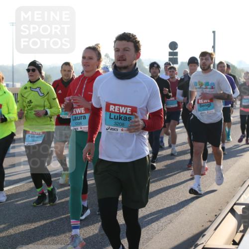 03.10.2025 - Köhlbrandbrückenlauf Lena Gebhardt http://msf.ph/oto/9067315 03.10.2025 09:23:44 Position 1 1454, 3612, 1206, 3208, 3276 meine-sportfotos.de