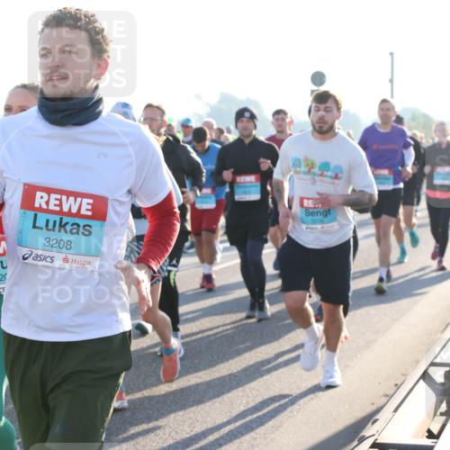 03.10.2025 - Köhlbrandbrückenlauf Lena Gebhardt http://msf.ph/oto/9067326 03.10.2025 09:23:44 Position 1 454, 120, 3208, 3276 meine-sportfotos.de