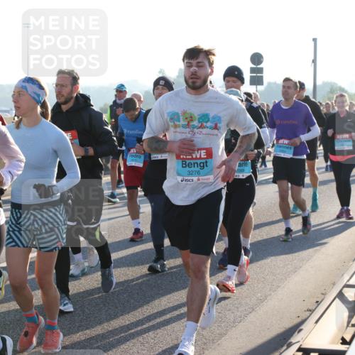 03.10.2025 - Köhlbrandbrückenlauf Lena Gebhardt http://msf.ph/oto/9067340 03.10.2025 09:23:45 Position 1 3276, 2068, 2984 meine-sportfotos.de