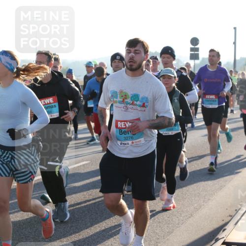 03.10.2025 - Köhlbrandbrückenlauf Lena Gebhardt http://msf.ph/oto/9067346 03.10.2025 09:23:45 Position 1 854, 3276, 2068 meine-sportfotos.de