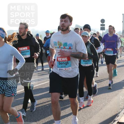 03.10.2025 - Köhlbrandbrückenlauf Lena Gebhardt http://msf.ph/oto/9067352 03.10.2025 09:23:45 Position 1 2854, 3276, 2068 meine-sportfotos.de