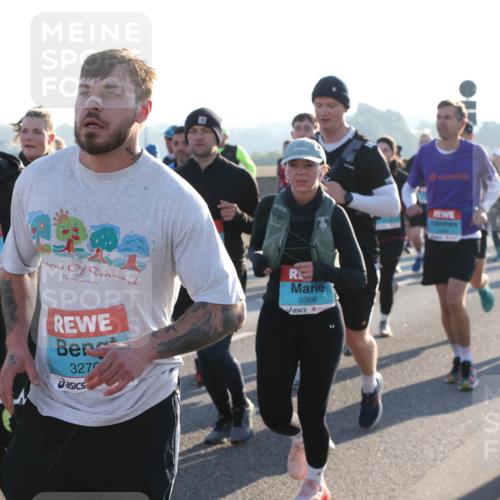 03.10.2025 - Köhlbrandbrückenlauf Lena Gebhardt http://msf.ph/oto/9067362 03.10.2025 09:23:46 Position 1 2854, 2068, 327 meine-sportfotos.de