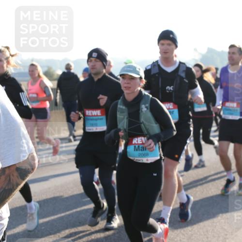 03.10.2025 - Köhlbrandbrückenlauf Lena Gebhardt http://msf.ph/oto/9067377 03.10.2025 09:23:46 Position 1 6, 1810, 2068 meine-sportfotos.de