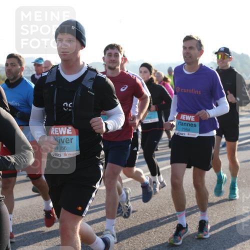 03.10.2025 - Köhlbrandbrückenlauf Lena Gebhardt http://msf.ph/oto/9067410 03.10.2025 09:23:47 Position 1 2068, 2984, 1917, 1866 meine-sportfotos.de