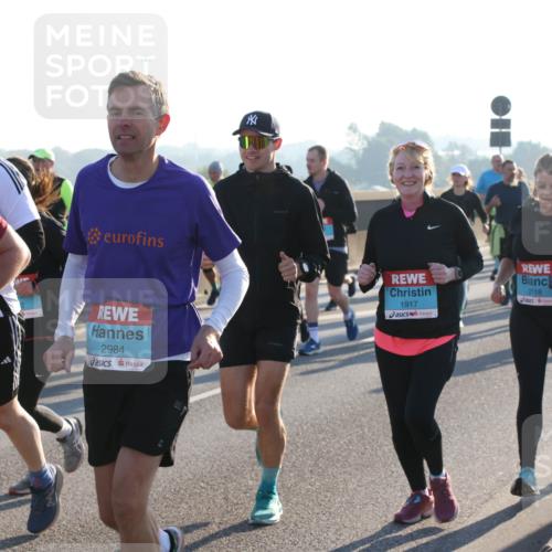 03.10.2025 - Köhlbrandbrückenlauf Lena Gebhardt http://msf.ph/oto/9067429 03.10.2025 09:23:48 Position 1 3762, 177, 1917, 2984, 2118 meine-sportfotos.de