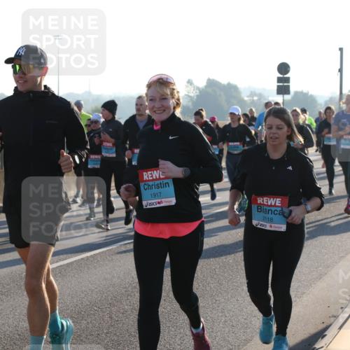 03.10.2025 - Köhlbrandbrückenlauf Lena Gebhardt http://msf.ph/oto/9067444 03.10.2025 09:23:48 Position 1 1917, 2118 meine-sportfotos.de