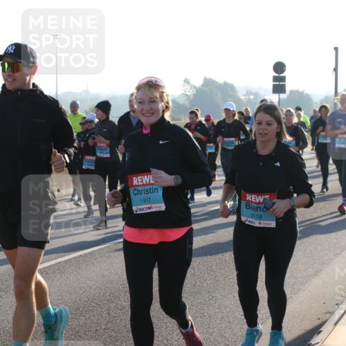 03.10.2025 - Köhlbrandbrückenlauf Lena Gebhardt http://msf.ph/oto/9067446 03.10.2025 09:23:48 Position 1 101, 1917, 2118 meine-sportfotos.de