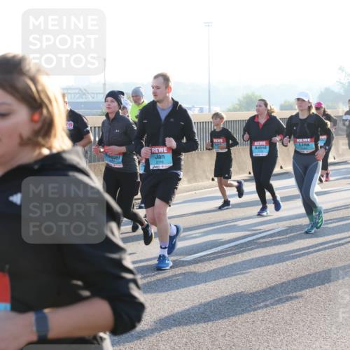 03.10.2025 - Köhlbrandbrückenlauf Lena Gebhardt http://msf.ph/oto/9067496 03.10.2025 09:23:50 Position 1 2016, 1821, 1778 meine-sportfotos.de