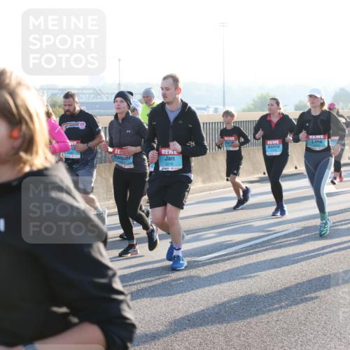 03.10.2025 - Köhlbrandbrückenlauf Lena Gebhardt http://msf.ph/oto/9067501 03.10.2025 09:23:50 Position 1 2000, 2016, 1821, 3382 meine-sportfotos.de