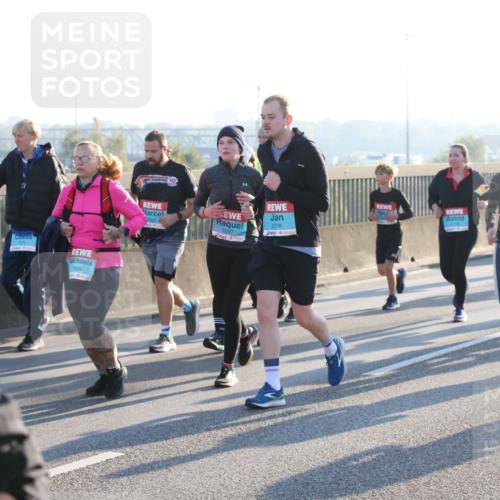 03.10.2025 - Köhlbrandbrückenlauf Lena Gebhardt http://msf.ph/oto/9067505 03.10.2025 09:23:50 Position 1 1372, 1509, 2097, 2016 meine-sportfotos.de