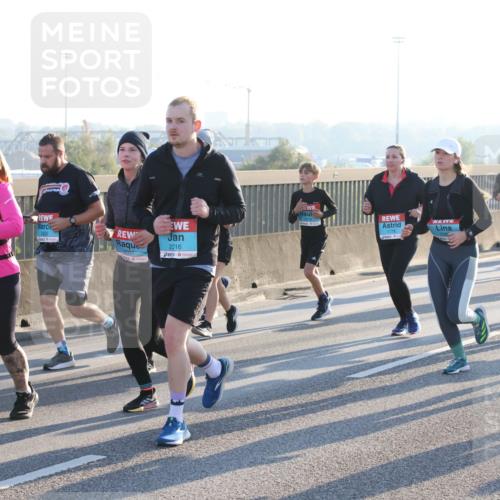 03.10.2025 - Köhlbrandbrückenlauf Lena Gebhardt http://msf.ph/oto/9067528 03.10.2025 09:23:50 Position 1 09, 2097, 2016, 1778, 1821 meine-sportfotos.de