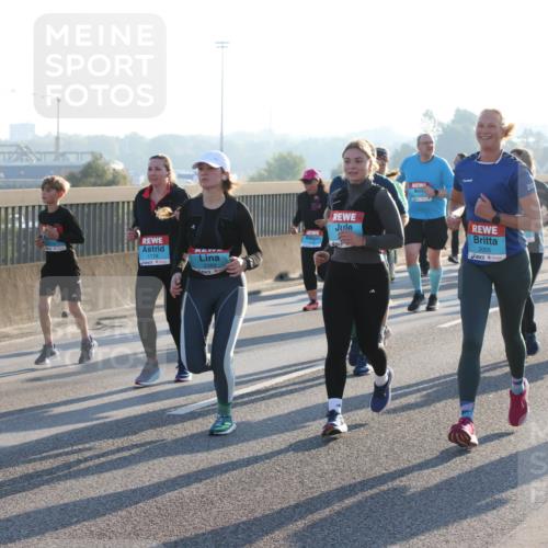 03.10.2025 - Köhlbrandbrückenlauf Lena Gebhardt http://msf.ph/oto/9067550 03.10.2025 09:23:51 Position 1 1778, 3382, 22, 2055 meine-sportfotos.de