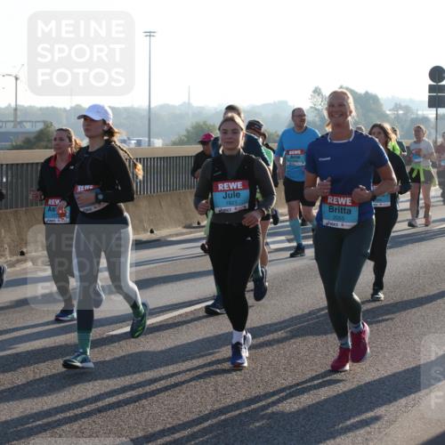 03.10.2025 - Köhlbrandbrückenlauf Lena Gebhardt http://msf.ph/oto/9067554 03.10.2025 09:23:51 Position 1 1821, 2055, 3483 meine-sportfotos.de