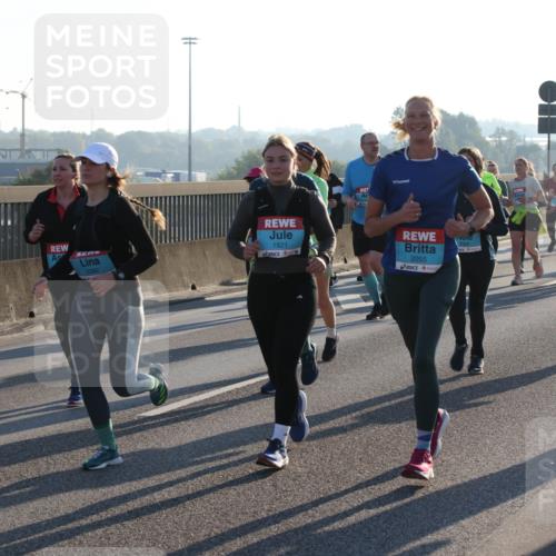 03.10.2025 - Köhlbrandbrückenlauf Lena Gebhardt http://msf.ph/oto/9067563 03.10.2025 09:23:51 Position 1 1821, 2055, 3382, 3483 meine-sportfotos.de