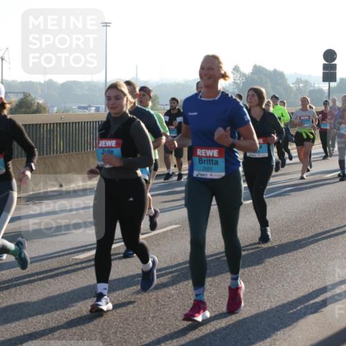 03.10.2025 - Köhlbrandbrückenlauf Lena Gebhardt http://msf.ph/oto/9067569 03.10.2025 09:23:52 Position 1 3382, 2055, 3483 meine-sportfotos.de