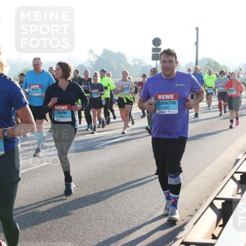 03.10.2025 - Köhlbrandbrückenlauf Lena Gebhardt http://msf.ph/oto/9067601 03.10.2025 09:23:52 Position 1 1727, 2055, 2064, 3483 meine-sportfotos.de