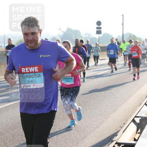 03.10.2025 - Köhlbrandbrückenlauf Lena Gebhardt http://msf.ph/oto/9067643 03.10.2025 09:23:54 Position 1 3483, 3239 meine-sportfotos.de