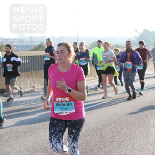 03.10.2025 - Köhlbrandbrückenlauf Lena Gebhardt http://msf.ph/oto/9067667 03.10.2025 09:23:55 Position 1 1740, 3239 meine-sportfotos.de