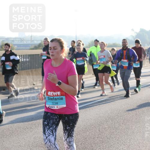 03.10.2025 - Köhlbrandbrückenlauf Lena Gebhardt http://msf.ph/oto/9067668 03.10.2025 09:23:55 Position 1 1740, 3239 meine-sportfotos.de