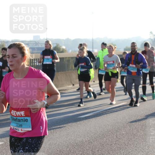 03.10.2025 - Köhlbrandbrückenlauf Lena Gebhardt http://msf.ph/oto/9067677 03.10.2025 09:23:55 Position 1 3239 meine-sportfotos.de