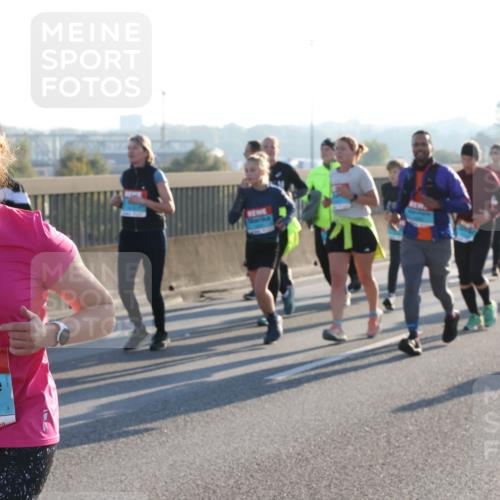03.10.2025 - Köhlbrandbrückenlauf Lena Gebhardt http://msf.ph/oto/9067685 03.10.2025 09:23:55 Position 1 3239 meine-sportfotos.de
