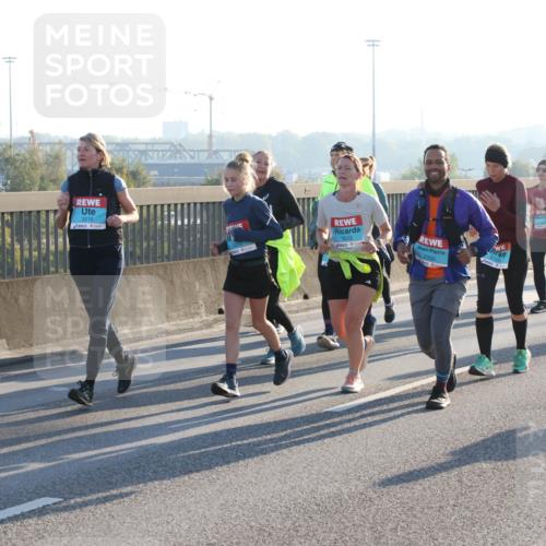 03.10.2025 - Köhlbrandbrückenlauf Lena Gebhardt http://msf.ph/oto/9067697 03.10.2025 09:23:56 Position 1 2012, 3215, 2200 meine-sportfotos.de
