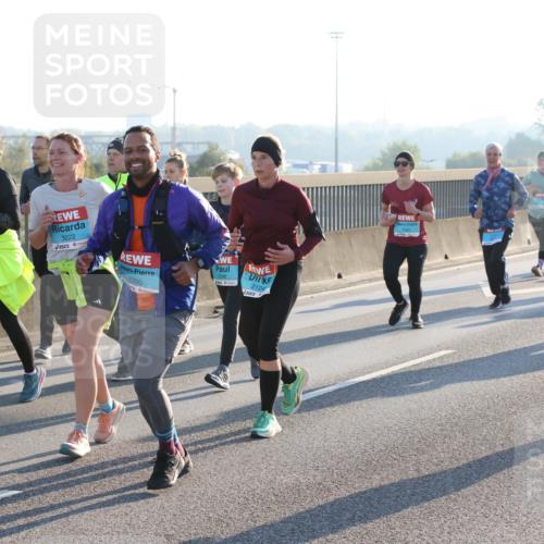 03.10.2025 - Köhlbrandbrückenlauf Lena Gebhardt http://msf.ph/oto/9067738 03.10.2025 09:23:57 Position 1 3222, 2124, 2200, 1863 meine-sportfotos.de