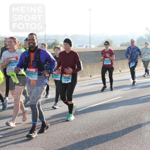 03.10.2025 - Köhlbrandbrückenlauf Lena Gebhardt http://msf.ph/oto/9067742 03.10.2025 09:23:57 Position 1 1547, 3222, 2200, 1548, 2124, 3220, 1863 meine-sportfotos.de