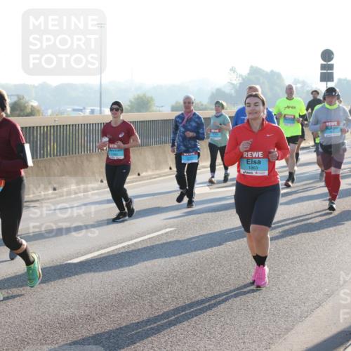 03.10.2025 - Köhlbrandbrückenlauf Lena Gebhardt http://msf.ph/oto/9067749 03.10.2025 09:23:57 Position 1 2124, 1863 meine-sportfotos.de