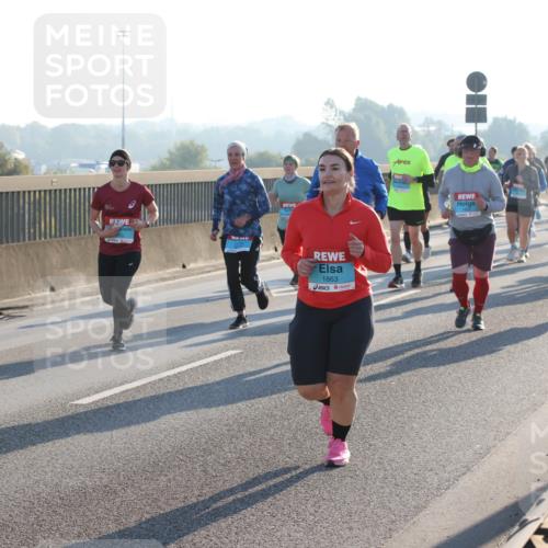 03.10.2025 - Köhlbrandbrückenlauf Lena Gebhardt http://msf.ph/oto/9067756 03.10.2025 09:23:58 Position 1 2124, 1863 meine-sportfotos.de