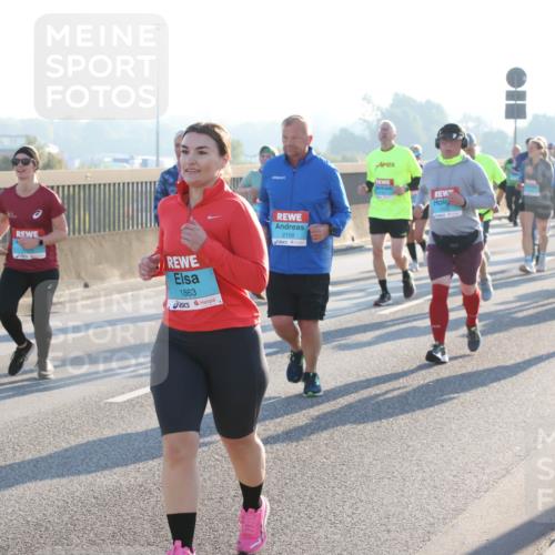 03.10.2025 - Köhlbrandbrückenlauf Lena Gebhardt http://msf.ph/oto/9067776 03.10.2025 09:23:59 Position 1 1863, 2158 meine-sportfotos.de
