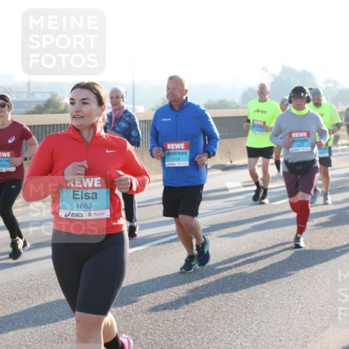 03.10.2025 - Köhlbrandbrückenlauf Lena Gebhardt http://msf.ph/oto/9067788 03.10.2025 09:23:59 Position 1 1863, 2158 meine-sportfotos.de