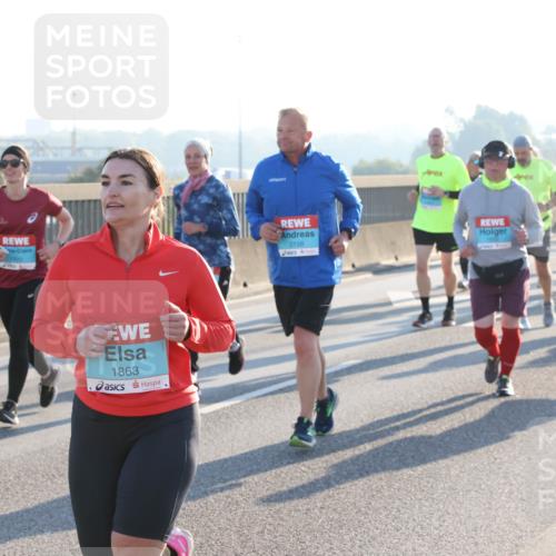 03.10.2025 - Köhlbrandbrückenlauf Lena Gebhardt http://msf.ph/oto/9067795 03.10.2025 09:23:59 Position 1 1863, 2158 meine-sportfotos.de