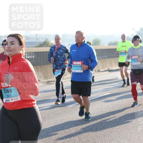 03.10.2025 - Köhlbrandbrückenlauf Lena Gebhardt http://msf.ph/oto/9067799 03.10.2025 09:23:59 Position 1 1863, 2158 meine-sportfotos.de