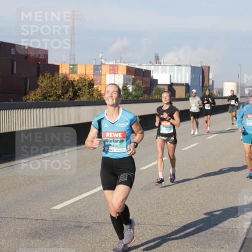03.10.2025 - Köhlbrandbrückenlauf Jannik Wohlers http://msf.ph/oto/9067815 03.10.2025 09:47:00 Position 3 4040, 3458, 3317 meine-sportfotos.de