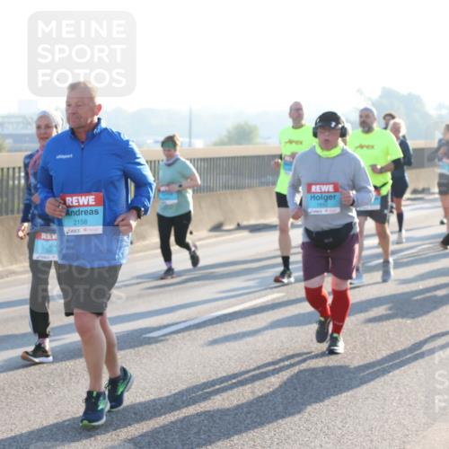 03.10.2025 - Köhlbrandbrückenlauf Lena Gebhardt http://msf.ph/oto/9067818 03.10.2025 09:24:00 Position 1 2158 meine-sportfotos.de