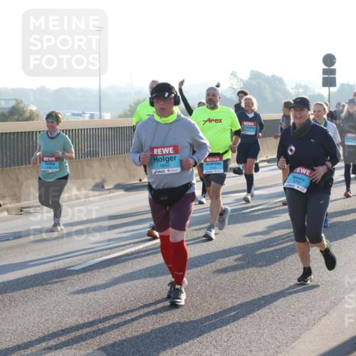 03.10.2025 - Köhlbrandbrückenlauf Lena Gebhardt http://msf.ph/oto/9067830 03.10.2025 09:24:00 Position 1 1692, 2740, 3737 meine-sportfotos.de