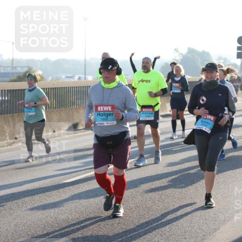 03.10.2025 - Köhlbrandbrückenlauf Lena Gebhardt http://msf.ph/oto/9067842 03.10.2025 09:24:00 Position 1 1692, 3737 meine-sportfotos.de