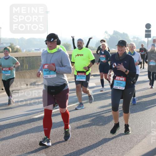 03.10.2025 - Köhlbrandbrückenlauf Lena Gebhardt http://msf.ph/oto/9067852 03.10.2025 09:24:01 Position 1 1692, 2740, 3737 meine-sportfotos.de