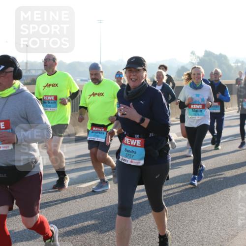 03.10.2025 - Köhlbrandbrückenlauf Lena Gebhardt http://msf.ph/oto/9067879 03.10.2025 09:24:01 Position 1 1607, 1692, 1731, 2740, 3737, 2311, 2276 meine-sportfotos.de