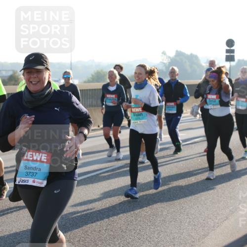 03.10.2025 - Köhlbrandbrückenlauf Lena Gebhardt http://msf.ph/oto/9067894 03.10.2025 09:24:02 Position 1 1731, 231, 3737, 2276 meine-sportfotos.de