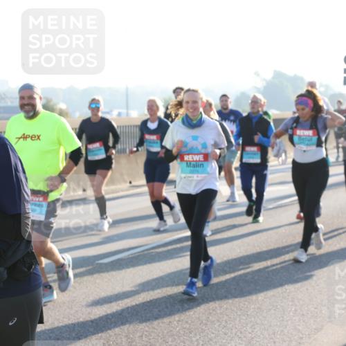 03.10.2025 - Köhlbrandbrückenlauf Lena Gebhardt http://msf.ph/oto/9067896 03.10.2025 09:24:02 Position 1 3737 meine-sportfotos.de