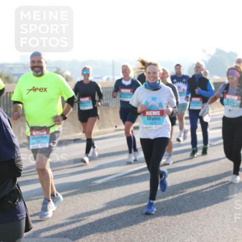 03.10.2025 - Köhlbrandbrückenlauf Lena Gebhardt http://msf.ph/oto/9067903 03.10.2025 09:24:02 Position 1 3737, 2740 meine-sportfotos.de