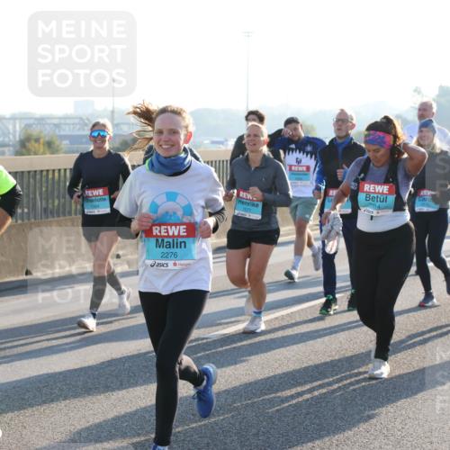 03.10.2025 - Köhlbrandbrückenlauf Lena Gebhardt http://msf.ph/oto/9067917 03.10.2025 09:24:03 Position 1 1394, 2740, 2276, 1577, 914 meine-sportfotos.de