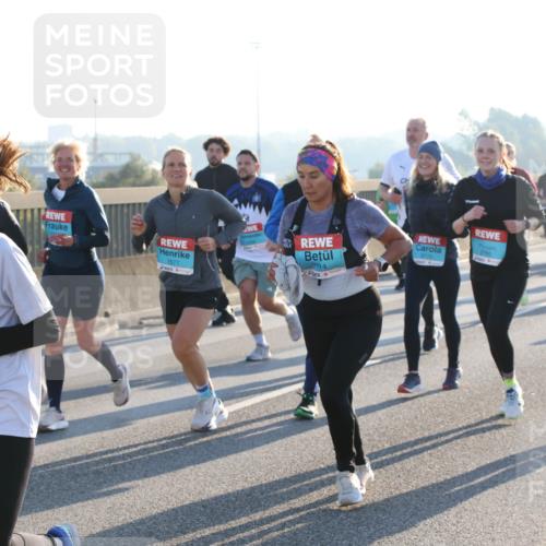 03.10.2025 - Köhlbrandbrückenlauf Lena Gebhardt http://msf.ph/oto/9067934 03.10.2025 09:24:03 Position 1 2276, 1577, 1914, 1827, 3765 meine-sportfotos.de