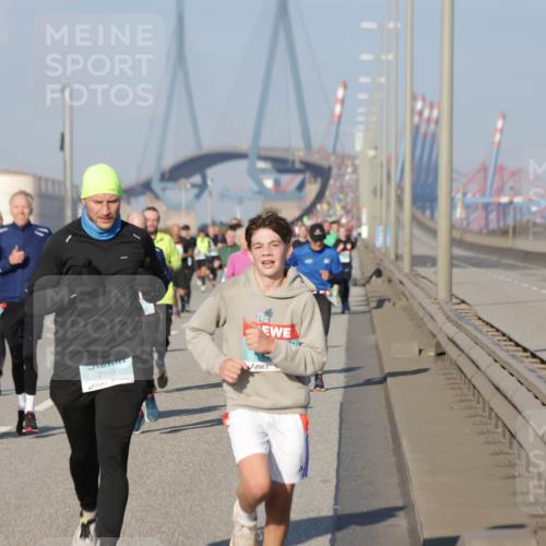 03.10.2025 - Köhlbrandbrückenlauf Jannik Wohlers http://msf.ph/oto/9067935 03.10.2025 09:47:17 Position 3 2940 meine-sportfotos.de