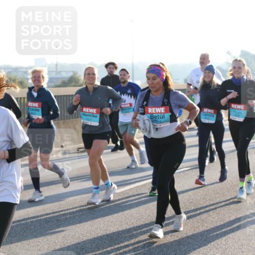 03.10.2025 - Köhlbrandbrückenlauf Lena Gebhardt http://msf.ph/oto/9067937 03.10.2025 09:24:03 Position 1 2276, 1577, 914, 1827 meine-sportfotos.de