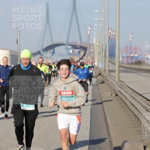 03.10.2025 - Köhlbrandbrückenlauf Jannik Wohlers http://msf.ph/oto/9067947 03.10.2025 09:47:17 Position 3 2940, 1396 meine-sportfotos.de