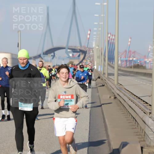 03.10.2025 - Köhlbrandbrückenlauf Jannik Wohlers http://msf.ph/oto/9067952 03.10.2025 09:47:17 Position 3 2940, 396 meine-sportfotos.de