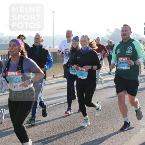 03.10.2025 - Köhlbrandbrückenlauf Lena Gebhardt http://msf.ph/oto/9067954 03.10.2025 09:24:04 Position 1 1577, 14, 3110, 3765, 1827 meine-sportfotos.de